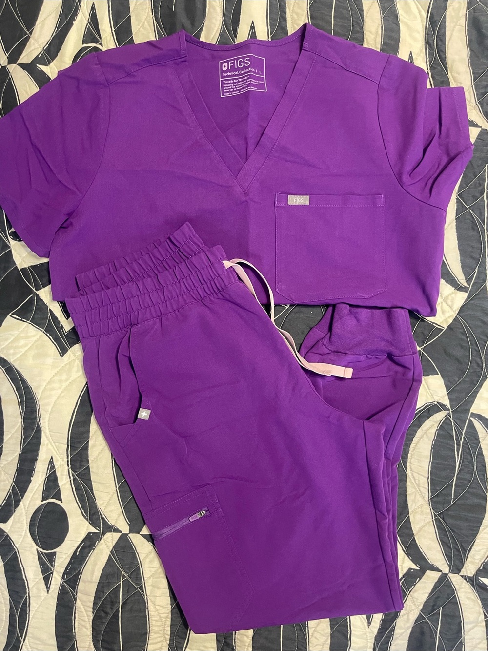 FIGS Catarina One-Pocket Top & High Waisted Zamora Joggers Large